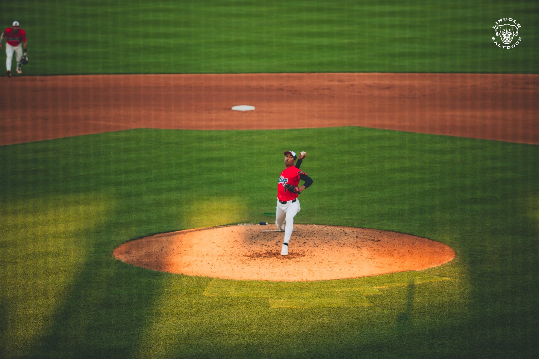 Gaylon Viney pitching for the Lincoln Saltdogs