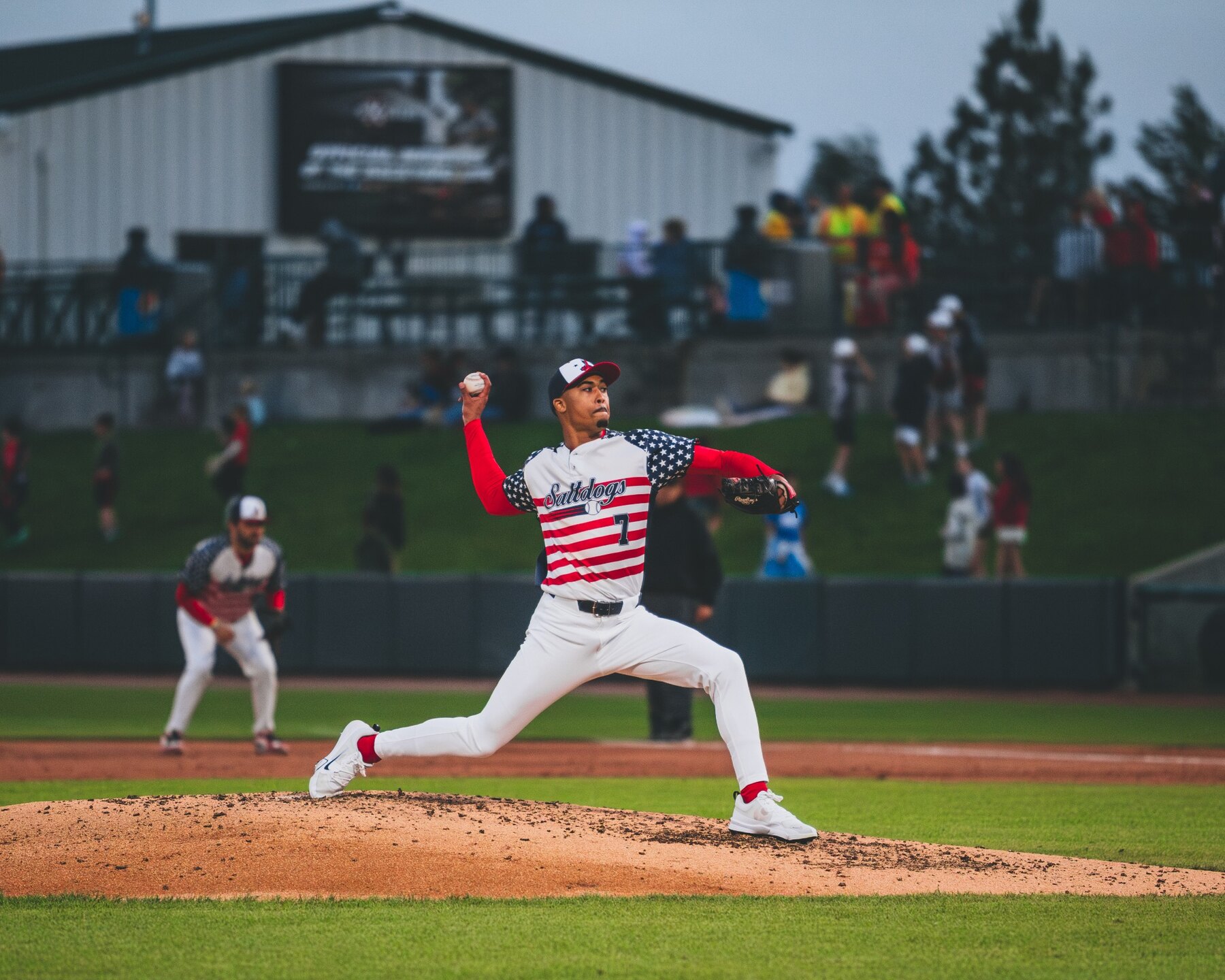 Gaylon Viney pitching for the Lincoln Saltdogs